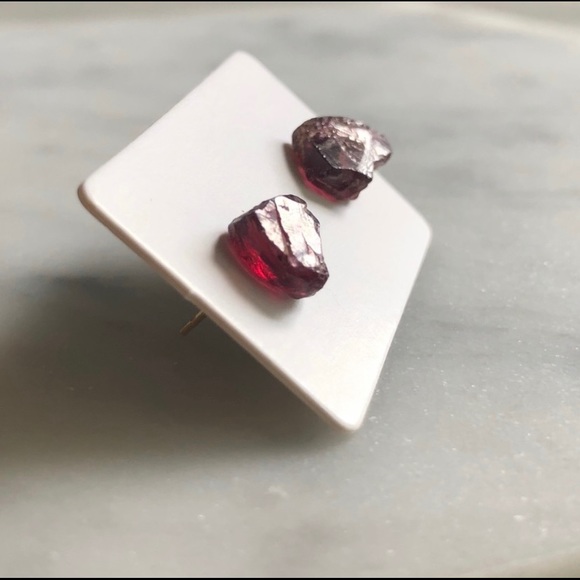 🆕 New Raw Garnet Crystal Stud Gemstone Earrings - Picture 8 of 8